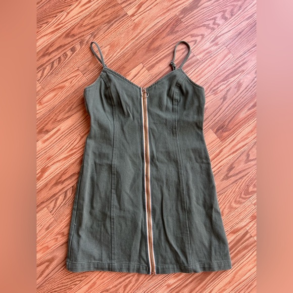 Kendall & Kylie Dresses & Skirts - Green Zip-Front Dress Kendall & Kylie